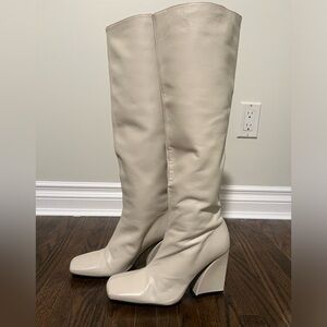 L’intervalle white boots